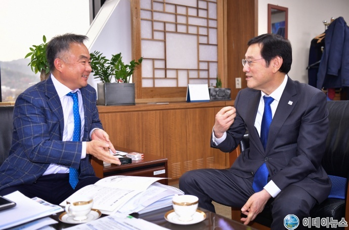 이 용섭시장, 송재호 국가균형발전위원장 면담